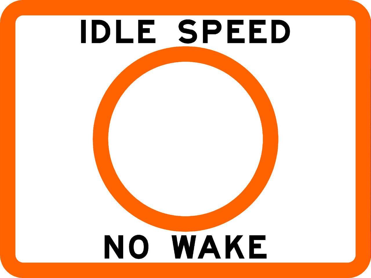 Sign indicating "Idle Speed No Wake," reminding boaters to comply with Panama City's boating regulations to protect wildlife and reduce erosion.